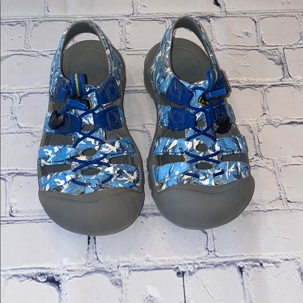 Boys keen sandals